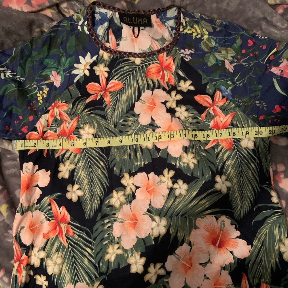 One of a Kind, Ethical, Sustainable Flower Top - Picture 2 of 2